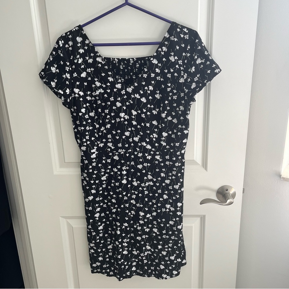 🌴 Old Navy Black and White Floral Dress Size Large